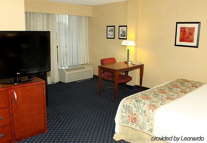 Courtyard By Marriott Santa Rosa Hotel Room photo