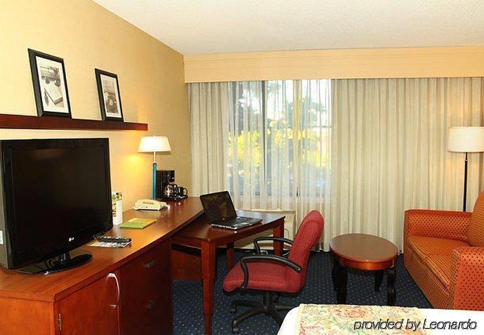 Courtyard By Marriott Santa Rosa Hotel Room photo