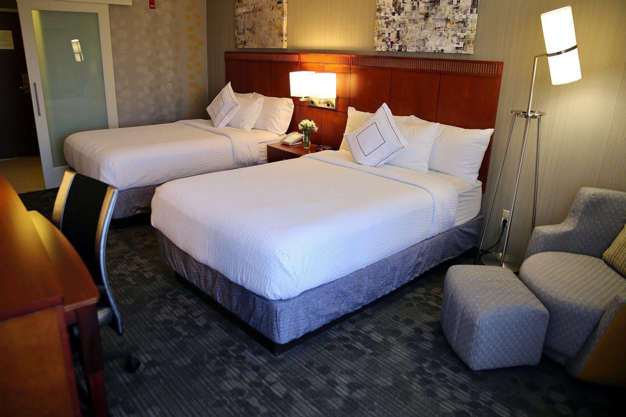 Courtyard By Marriott Santa Rosa Hotel Exterior photo